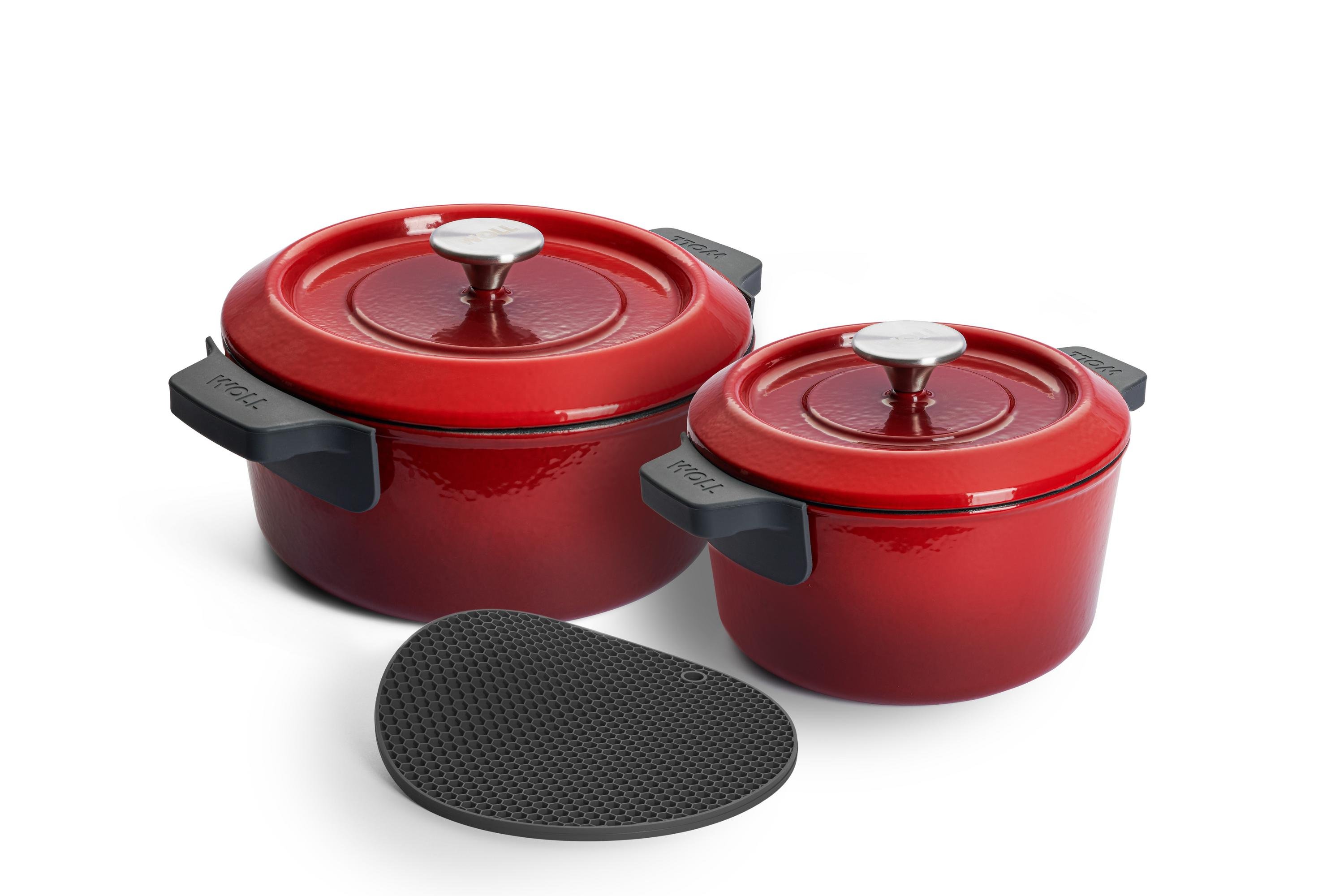 Iron Topf-Set, Ø 24 + 20 cm, mit Silikon-Untersetzer - Farbe: Chili Red von WOLL