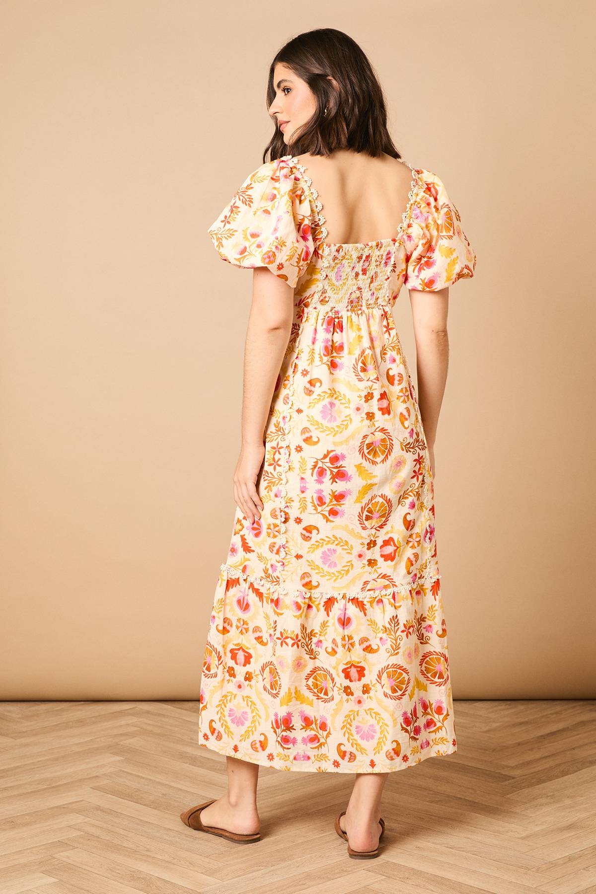 Oasis Robe Midi à Col Carré et Manches Bouffantes avec Détails de Finition