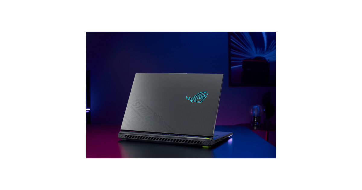 ASUSROG Strix G18 G814PM-S8009W 18