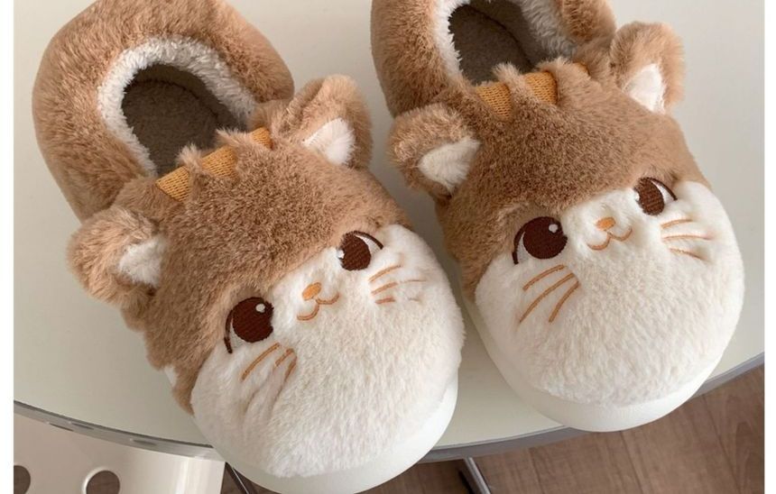 Dalli Daisy - Geborduurde pluizige pantoffels met katmotief