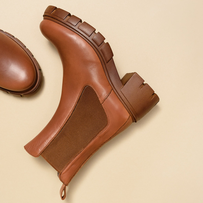 Bottines à talons et semelles crantées  en cuir cognac
