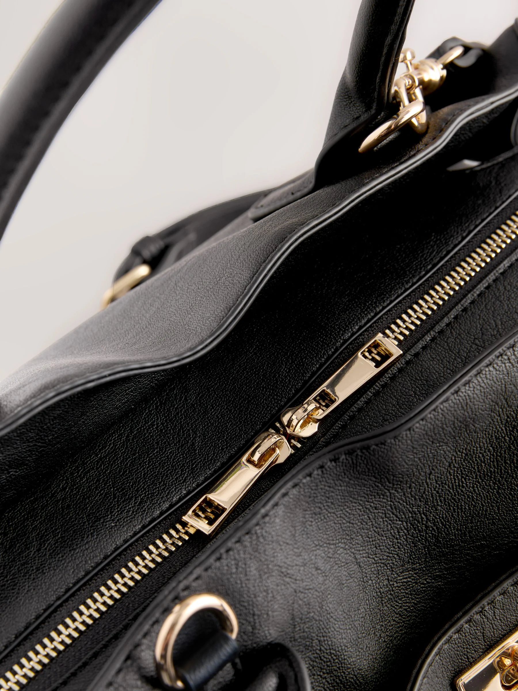 Zwart - Grote shopper met bedeltjes