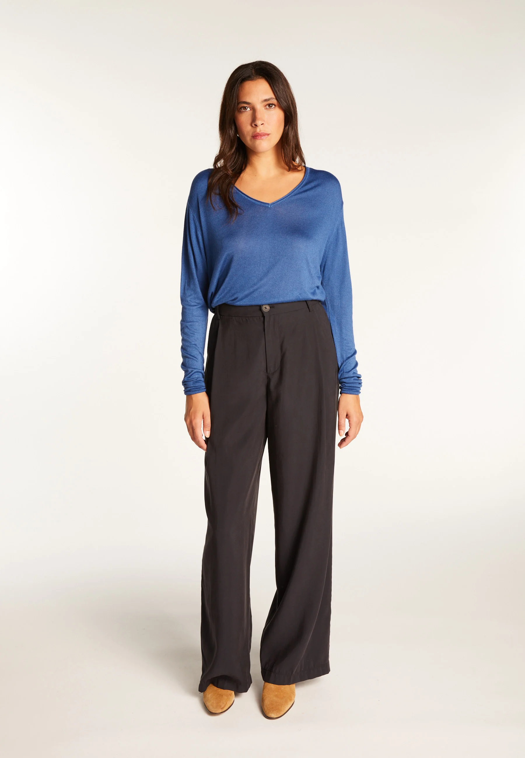 AELINEAH24 - T-shirt col v en fibre de bambou cachemire | Bleu