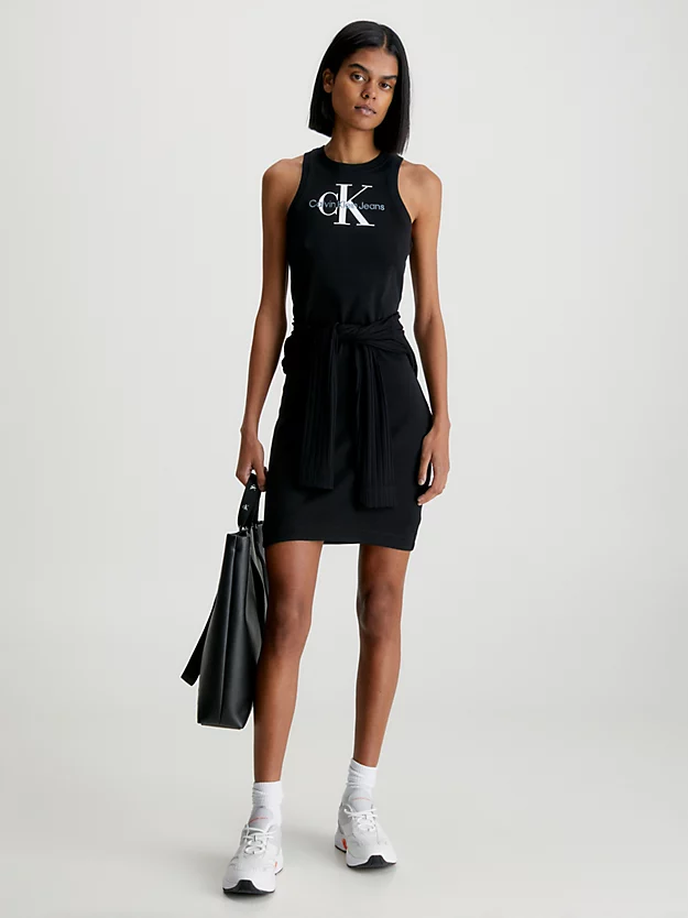 Vestido slip canelado com monograma e modelagem justa