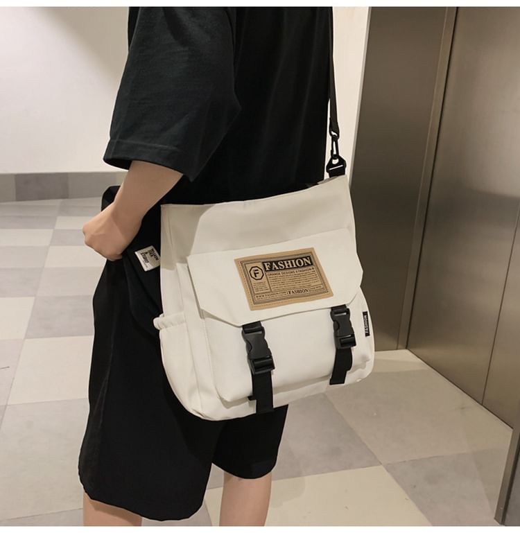 Hikuozy - Nylon Tote Bag met gesp en letterprint