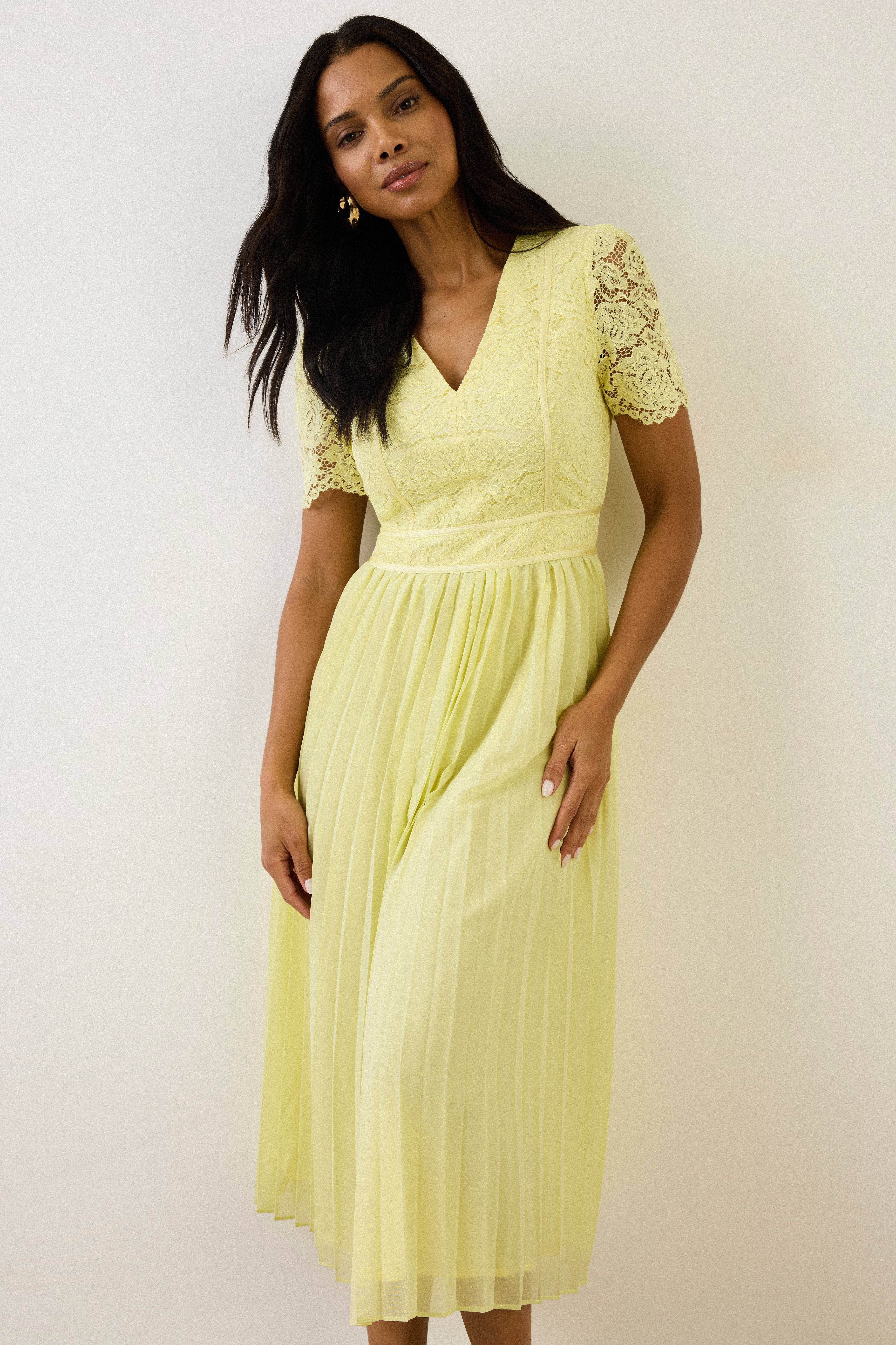 Wallis Robe Mi-Longue Plissée en Dentelle