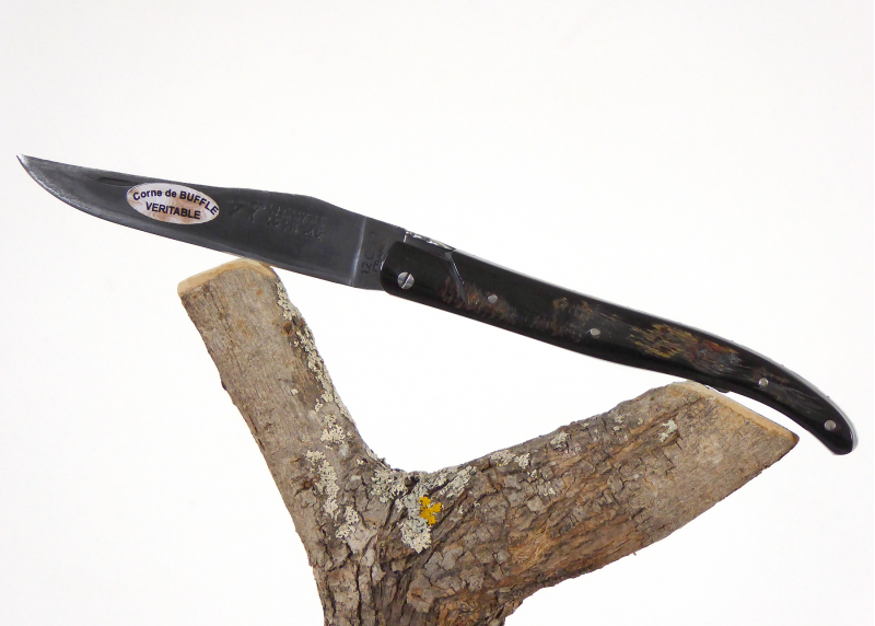 Couteau Laguiole avec un manche en Corne de Bison et lame brute