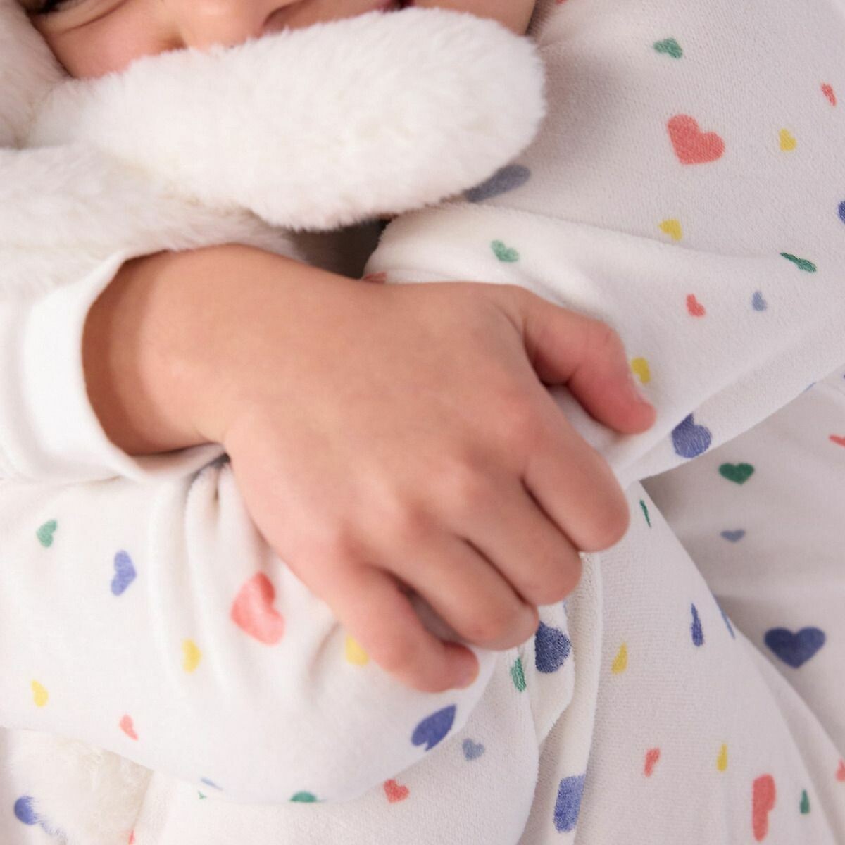 PETIT BATEAU<br>Pijama infantil de veludo com estampa de coração