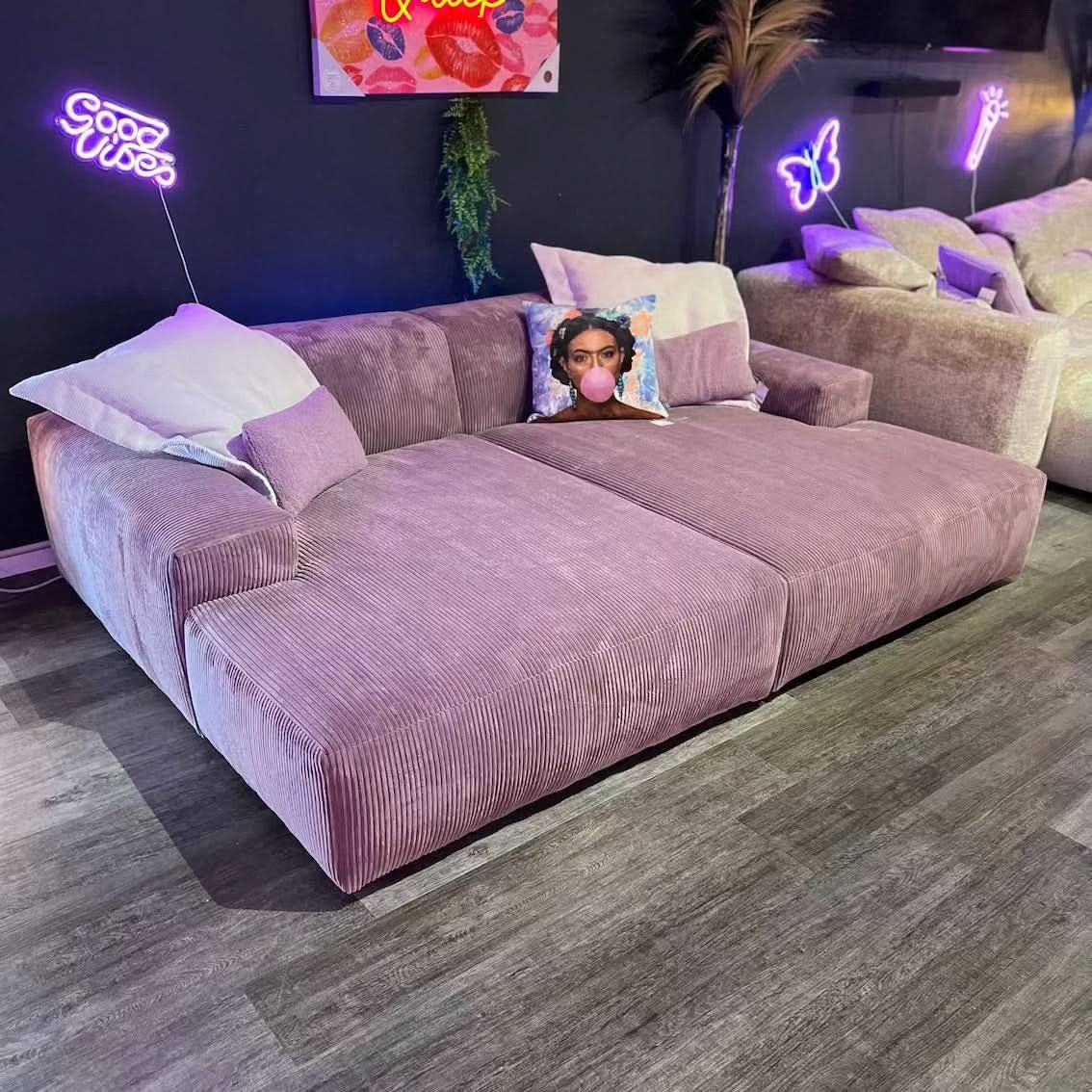 Bigsofa Petite | 240x165cm | Stoff & Farbe wählbar | Hohe Sitz- & Schlafqualität | Handmade in der EU | Designersofa, Luxussofa, Schlaffunktion