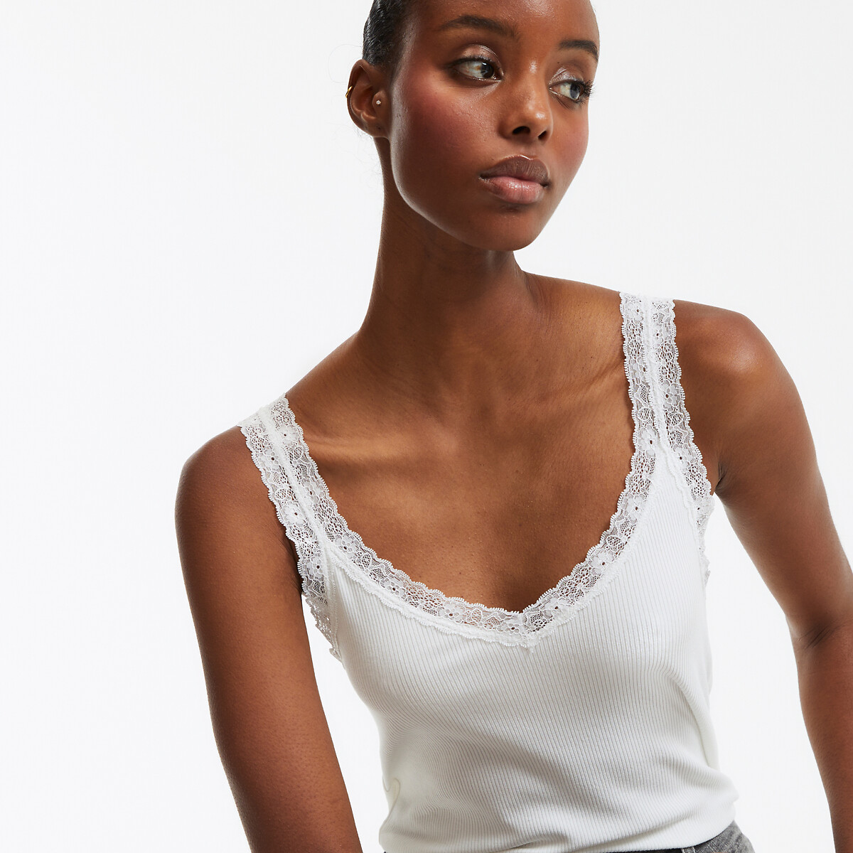 COLEÇÃO LA REDOUTE<br>Regata com detalhe em renda e decote em V