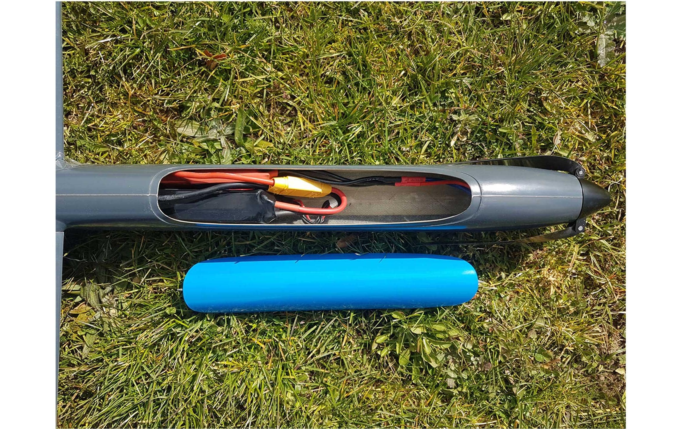 Motorsegler Avalanche Voll-GFK 2800 mm ARF<br>Allround Elektrosegler aus GFK
