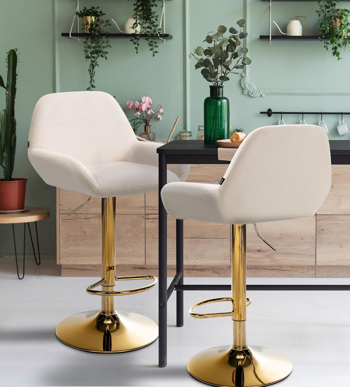 CLP 2er Set Barhocker Braga Samtbezug Gold-Gestell I höhenverstellbar und 360 drehbar I moderner Barstuhl mit Fußstütze für Küche und Bar, Farbe:Creme