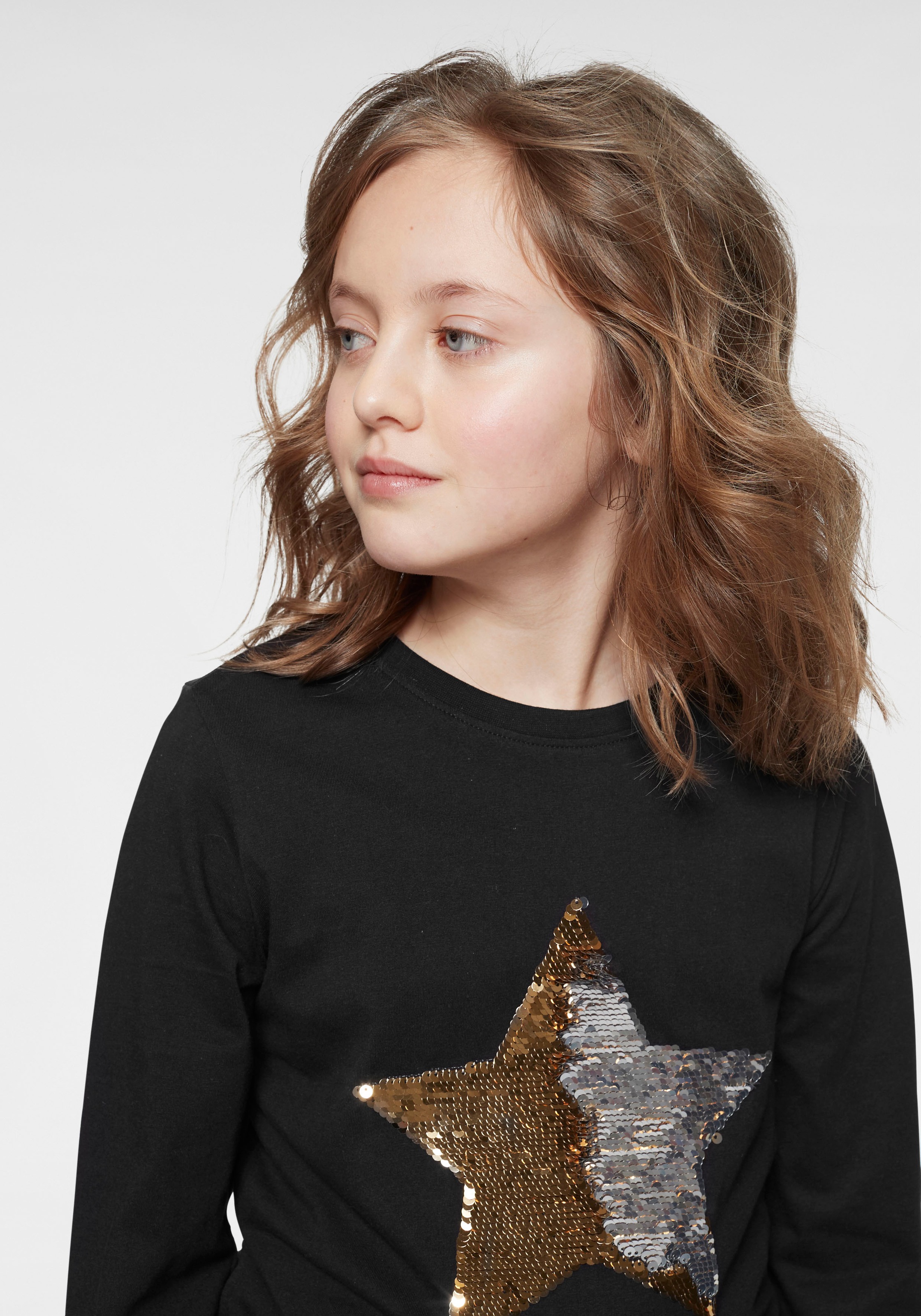 KIDSWORLD Langarmshirt »STERN«, Langarm,  taillierter Schnitt,  mit glitzernden Pailletten