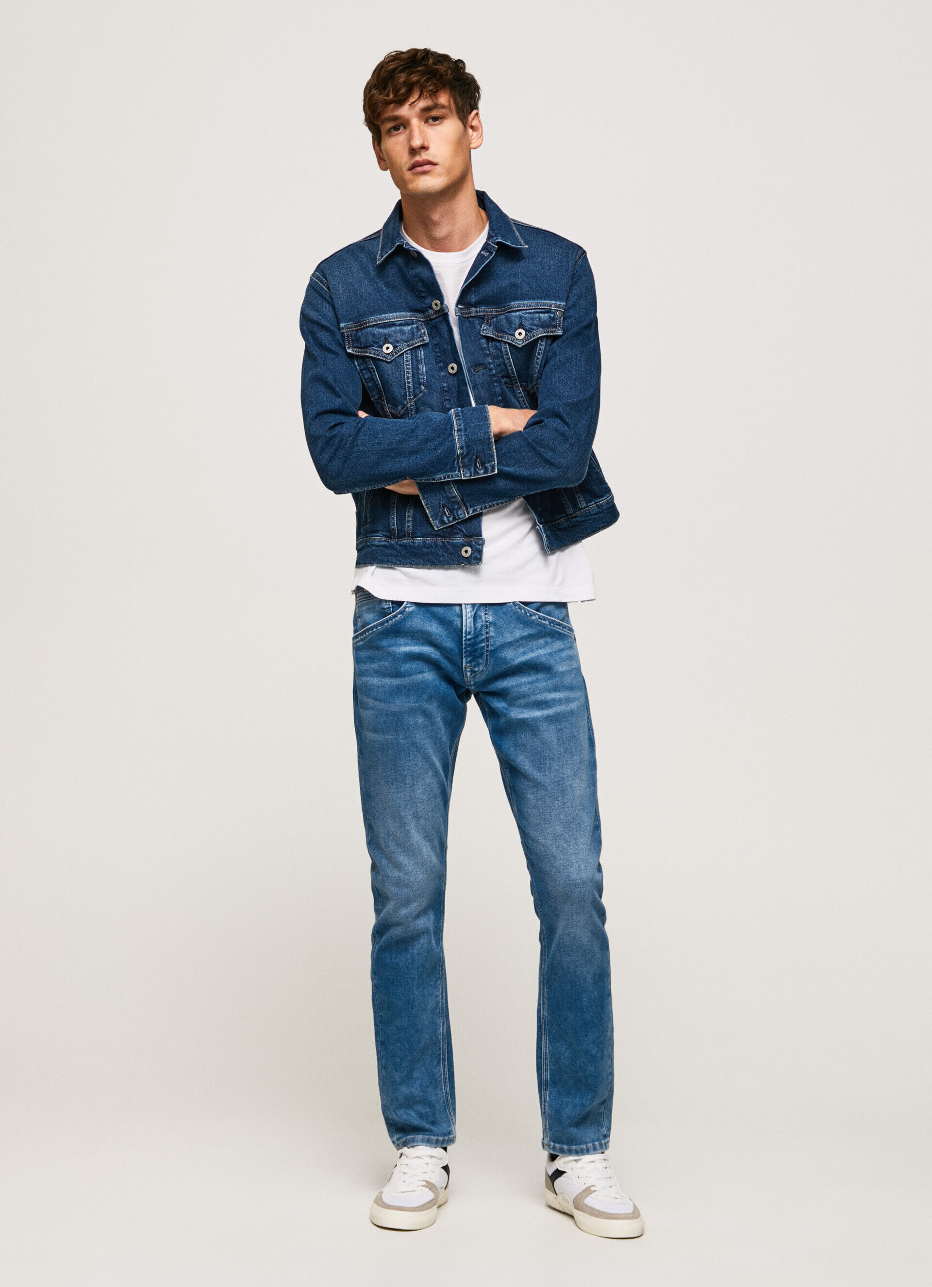 Calça jeans estilo esportivo com cintura regular - jeans