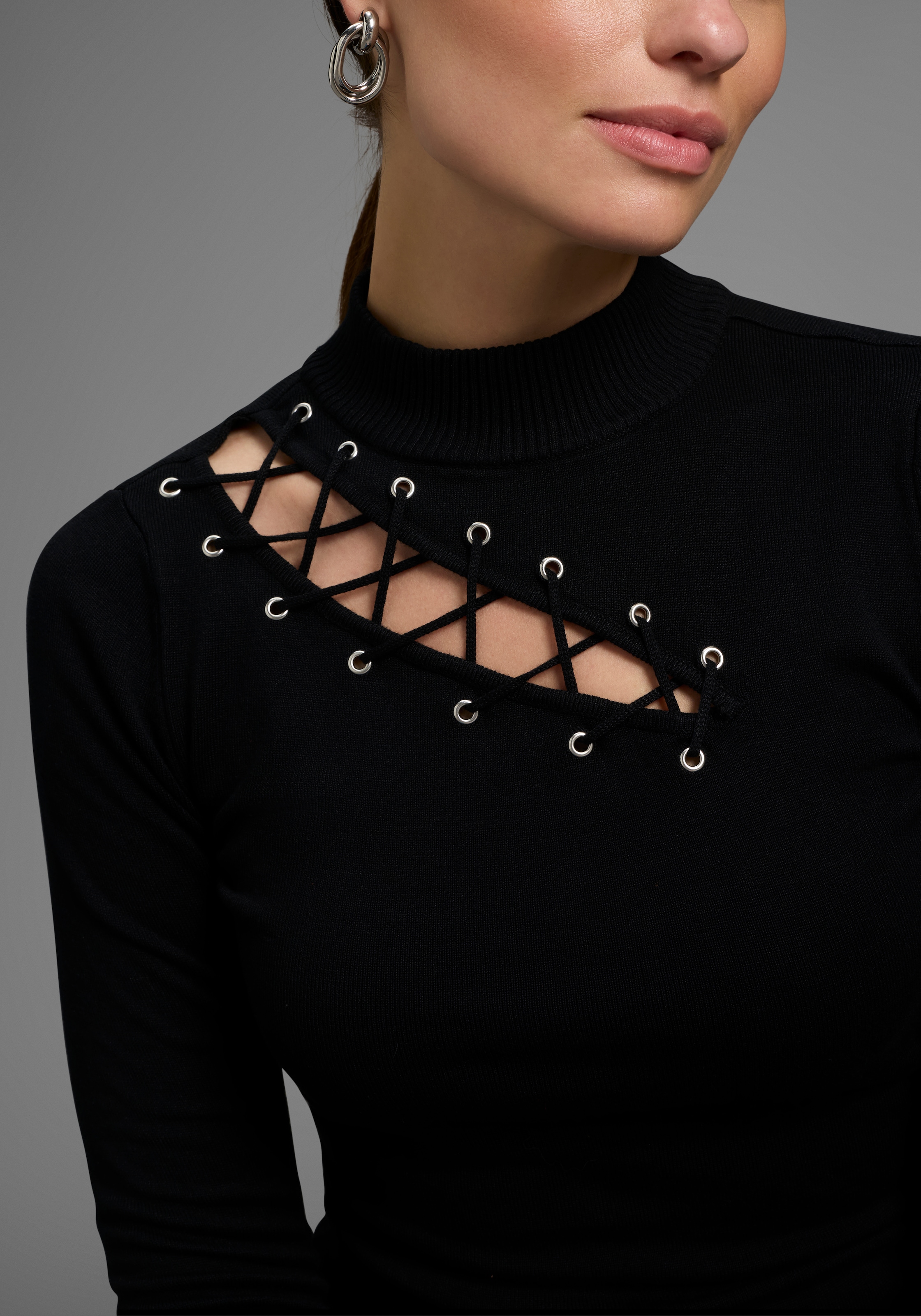 Melrose Stehkragenpullover , feminine Passform mit Zier-Schnürung
