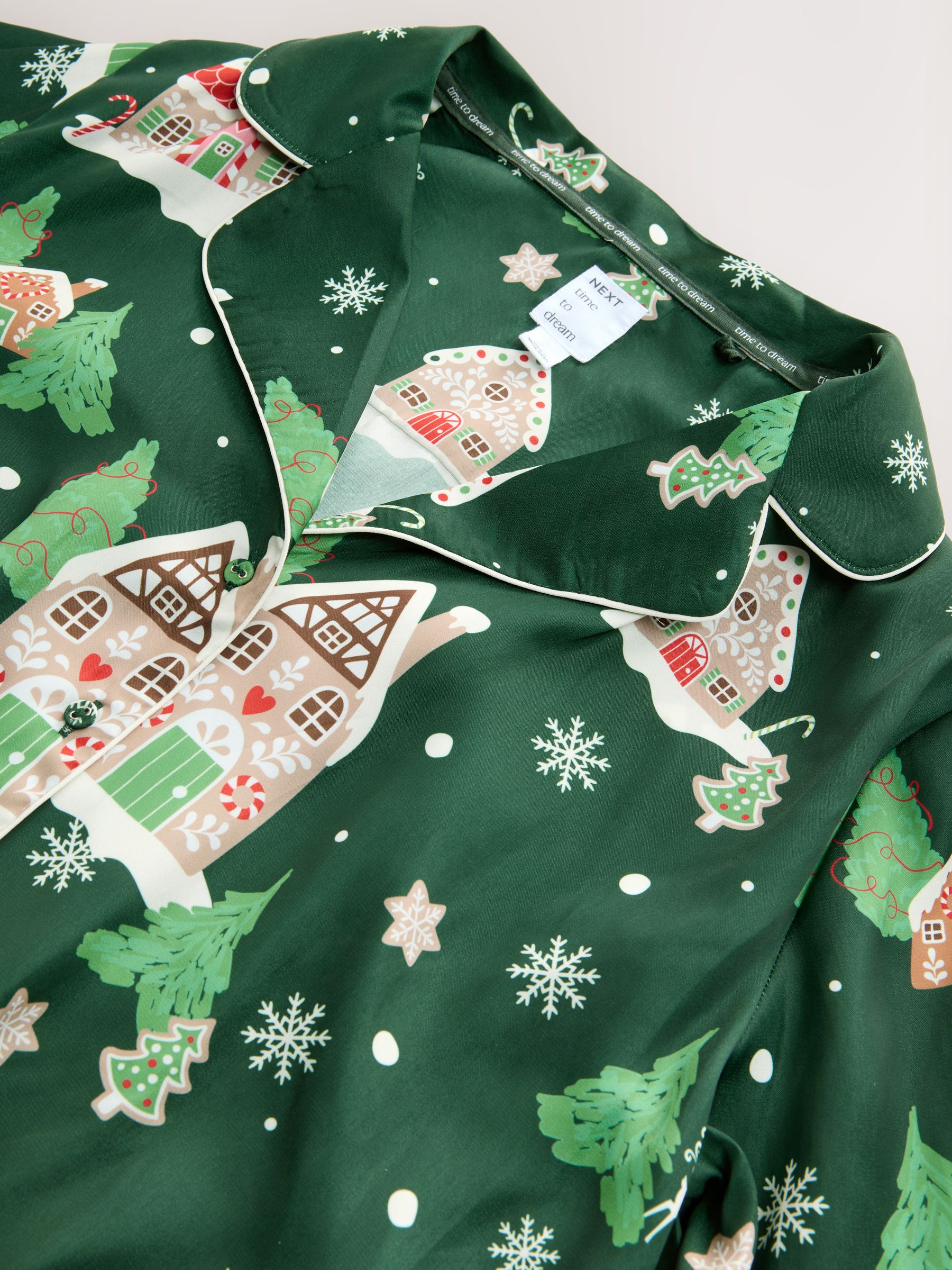 Groen met peperkoekprintmotief - Satin Button Through Christmas House Pyjamas