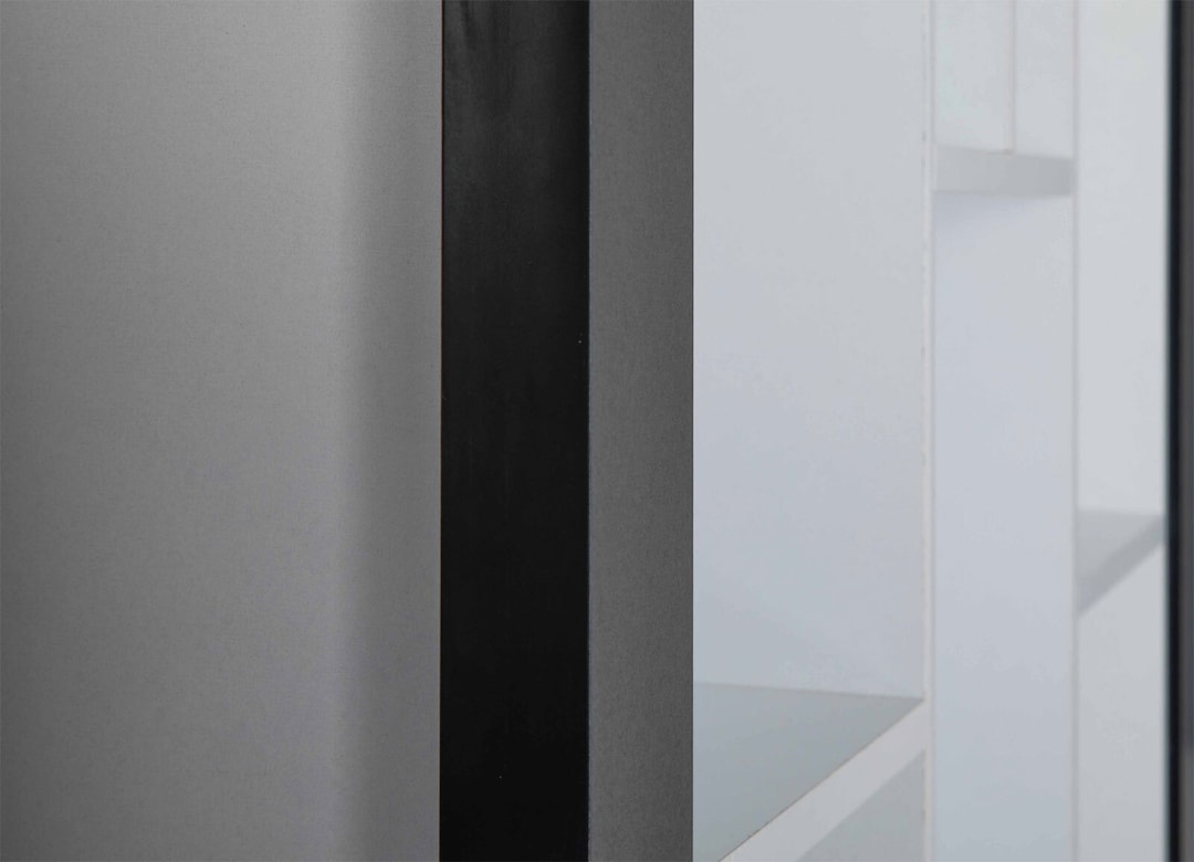 Sammlervitrine THOMAS 90,5x70,5x13,7 cm Schwarz/Weiß