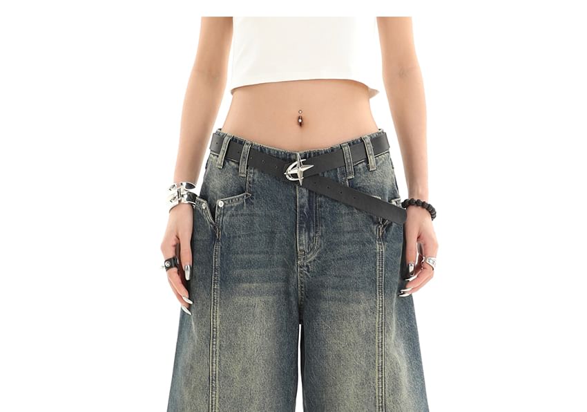 Elyou - Low Rise Washed Knielange Denim Shorts
