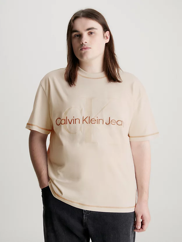 Camiseta com monograma e modelagem relaxada