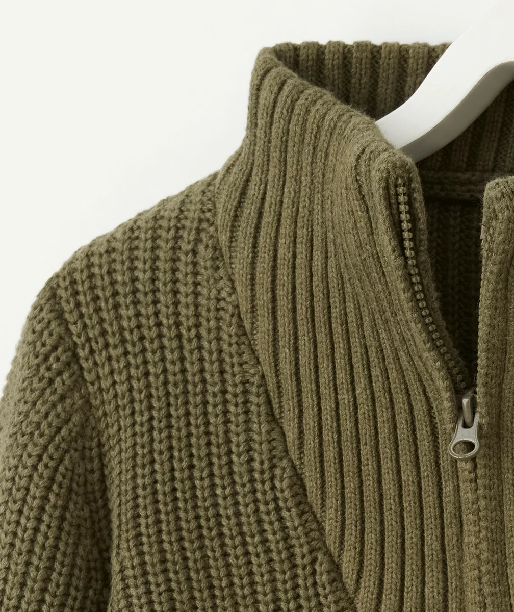 PULL COL MONTANT SEMI-ZIPPÉ GARÇON EN TRICOT KAKI