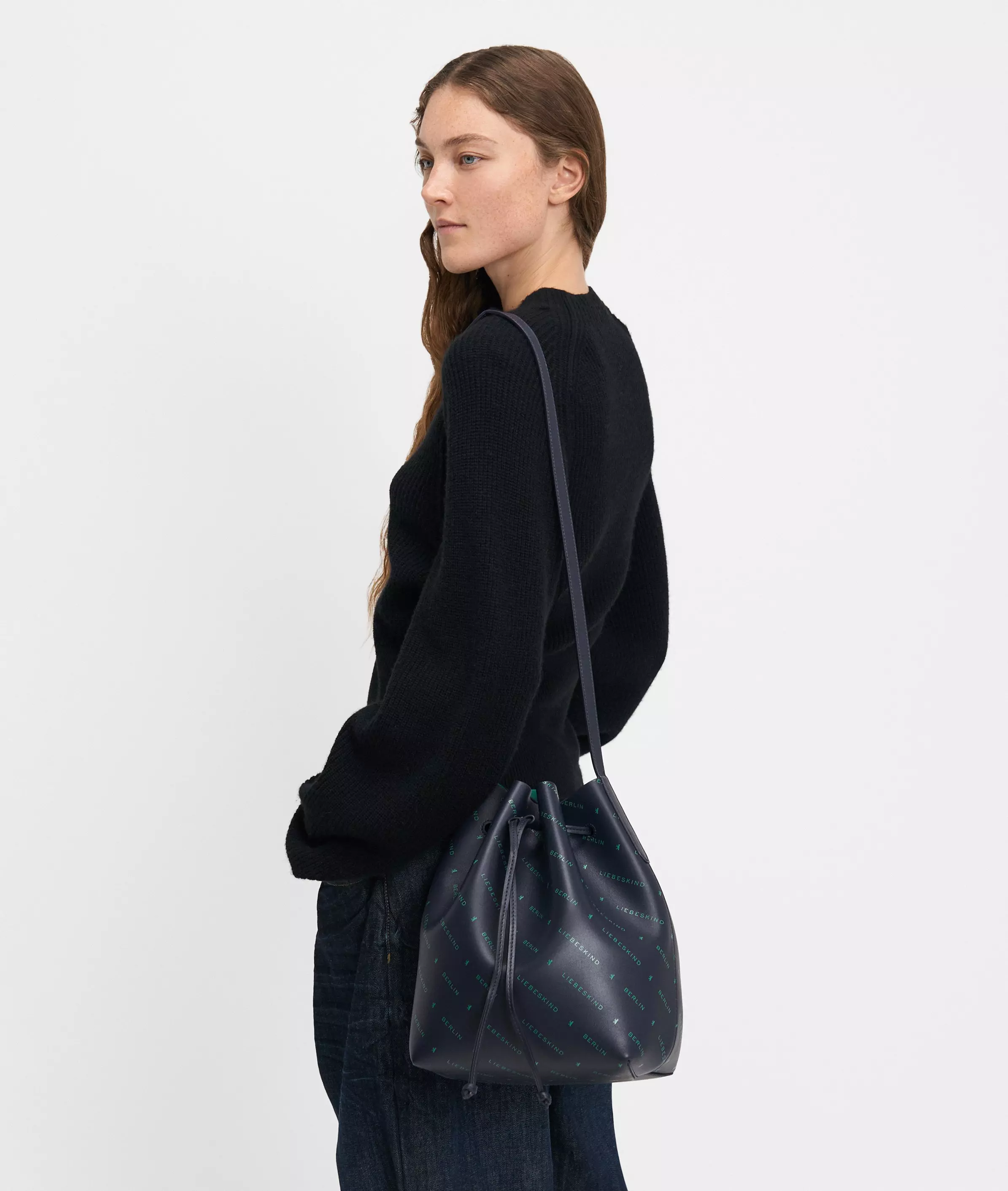 Monogram Bucketbag M Spacious nappa leather bag with Liebeskind Berlin lettering