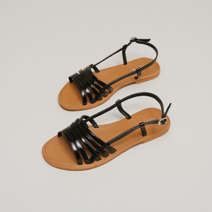 Sandales à brides et bouts ouverts  en vernis noir