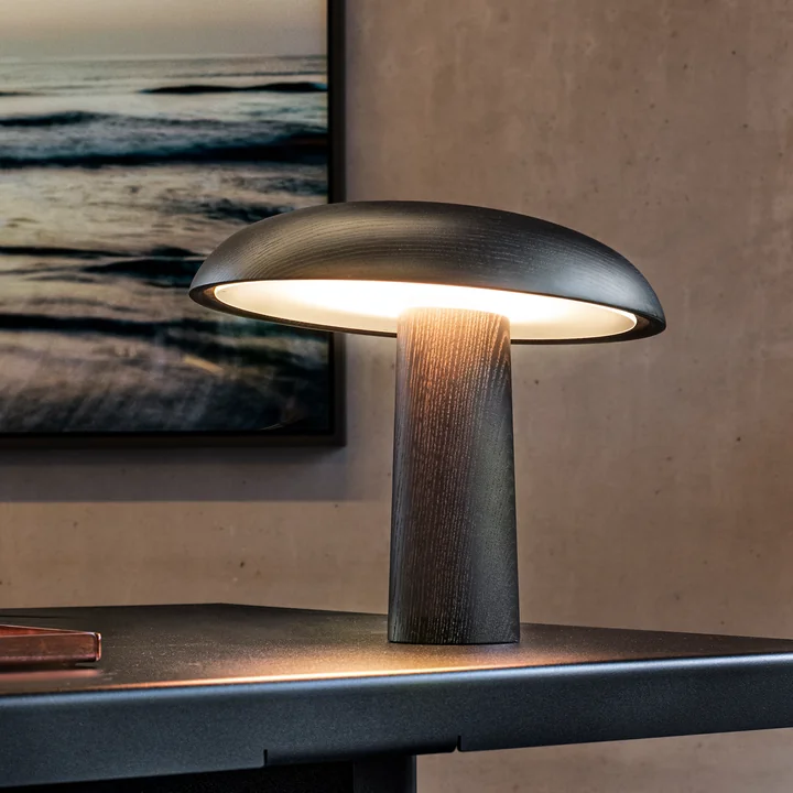 ClassiCon - Forma LED Tischleuchte, Nussbaum klar lackiert