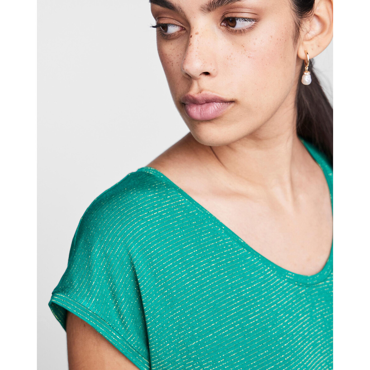 PEÇAS<br>Camiseta com efeito brilhante