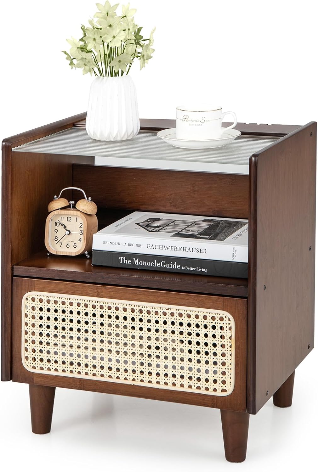 GIANTEX Nachttisch aus Bambus, Nachtschrank mit Rattan-Schublade & offenem Fach, Beistelltisch mit Glastischplatte, Sofatisch Holz Vintage, Nachtkommode mit Kabelführungsschlitzen, 43x35x50 cm, braun