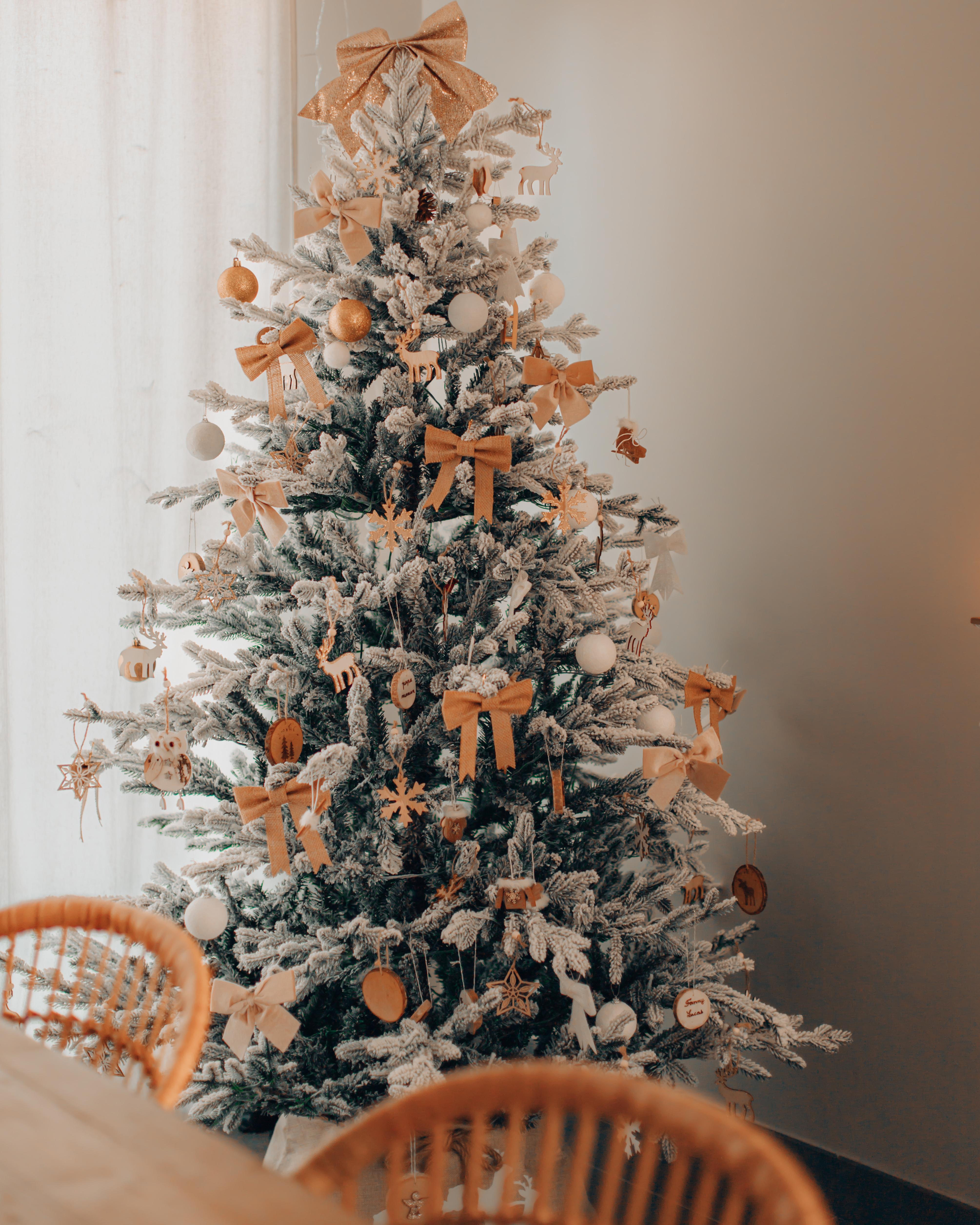 Besneeuwde kunstkerstboom BRISCO 180 cm Wit