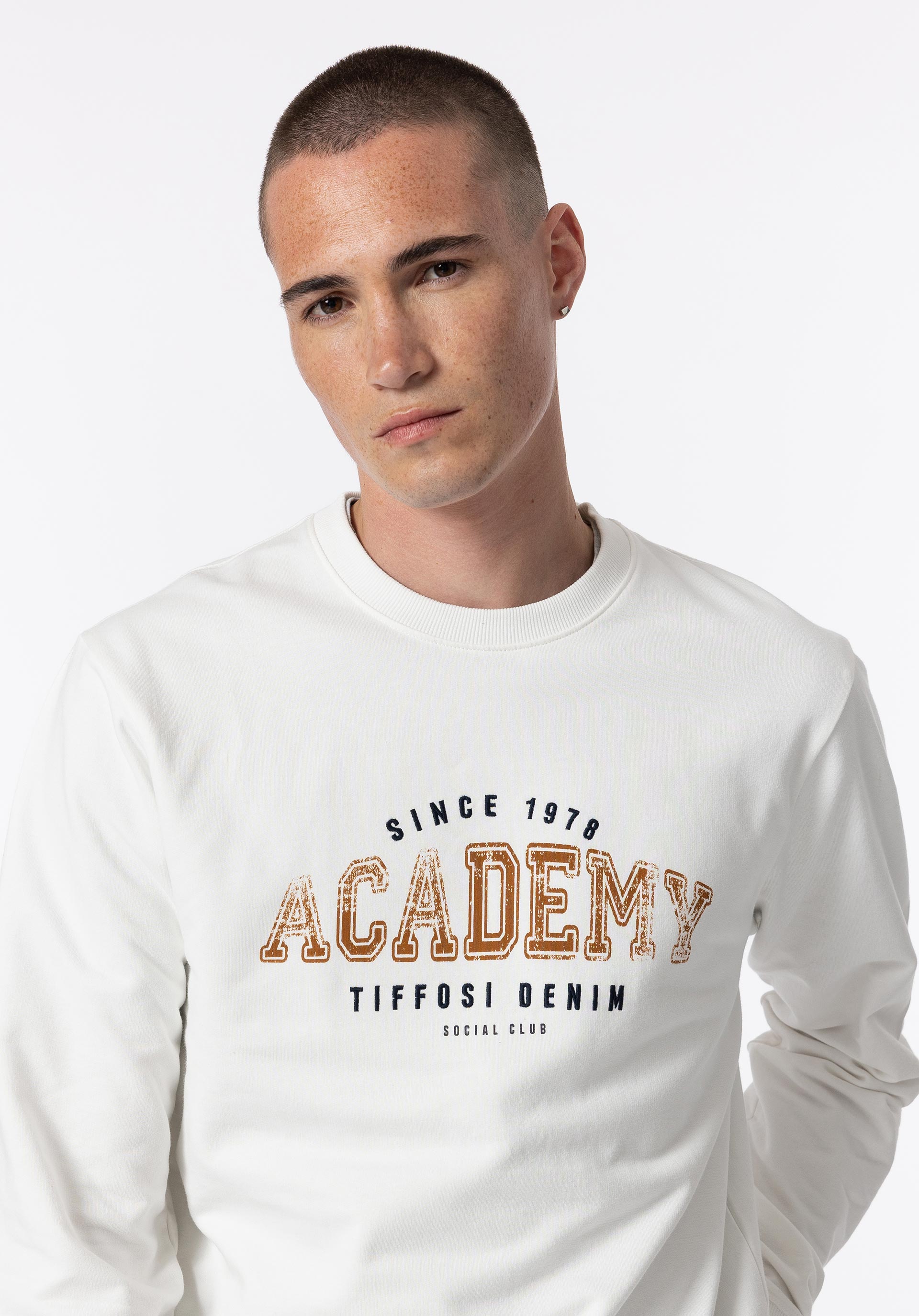 Sweatshirt com Estampado e Bordado Frontal