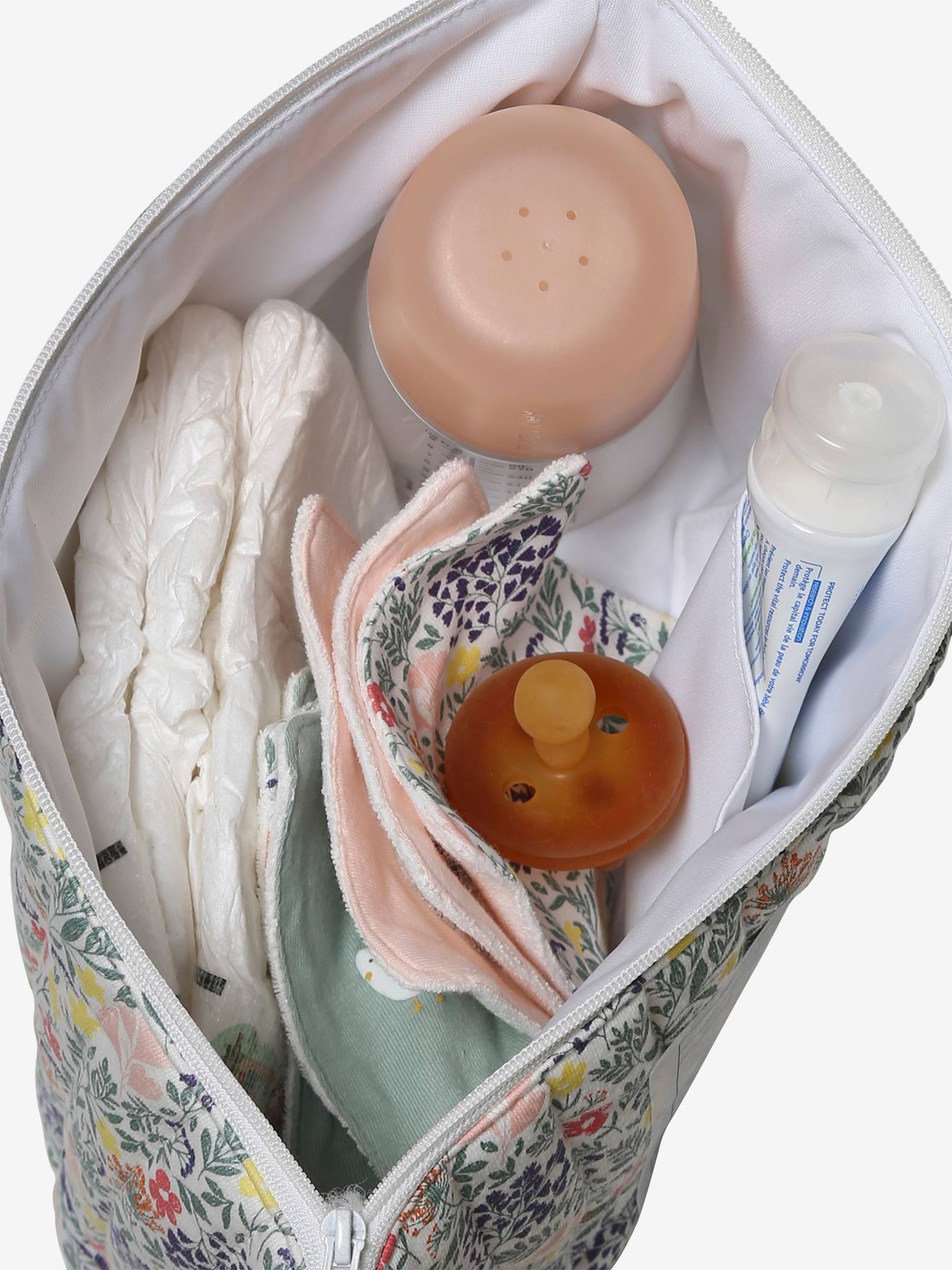 Nécessaire infantil, feita de algodão cru.
