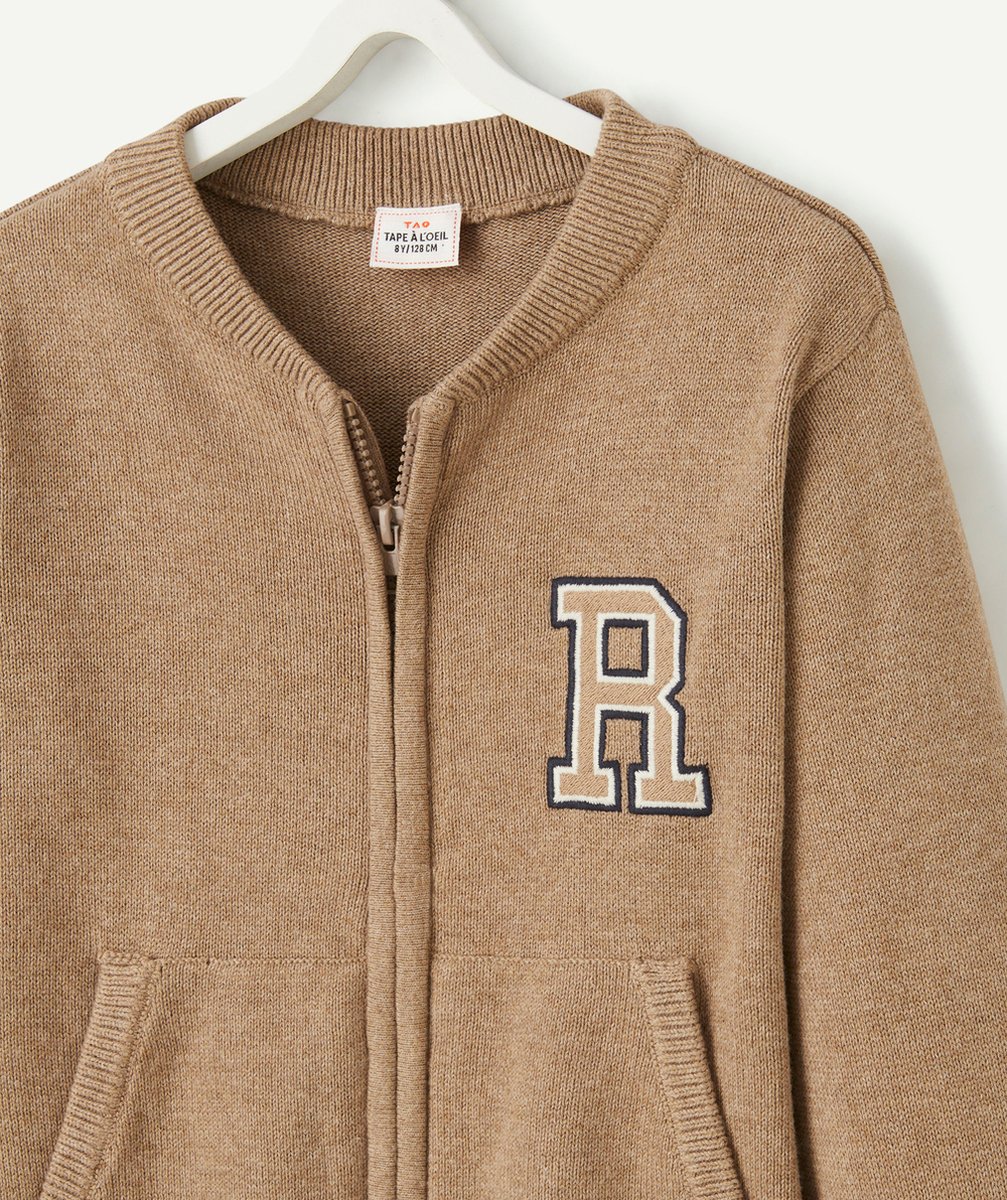 GILET GARÇON ZIPPÉ MARRON AVEC LETTRE BRODÉE