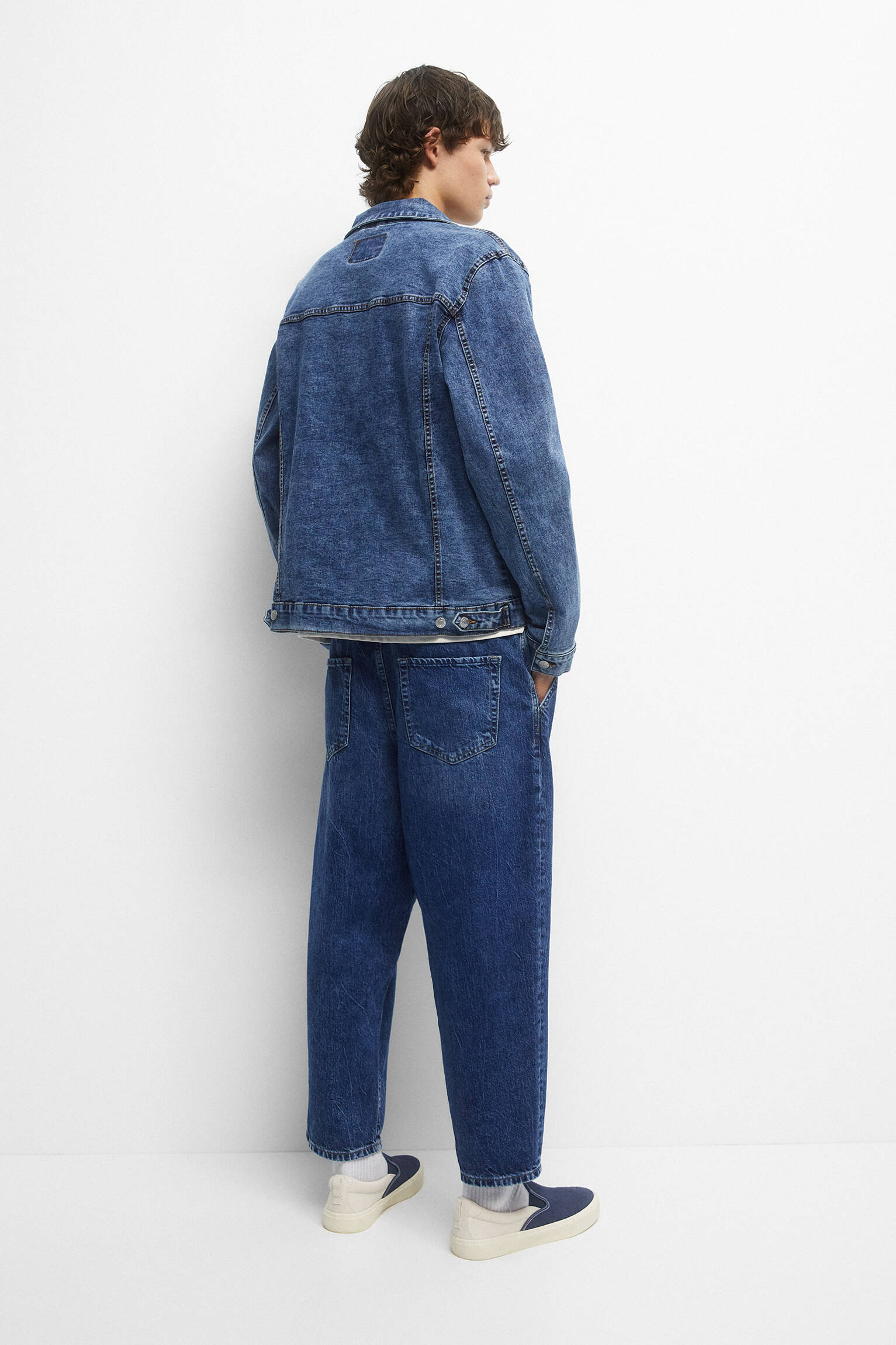 Jaqueta jeans básica com modelagem confortável - azul médio