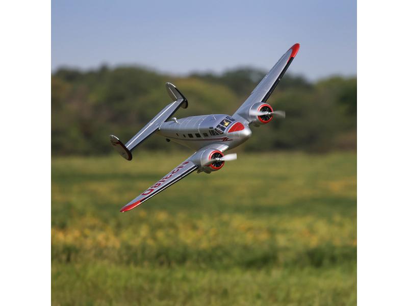 E-flite Motorflugzeug Beechcraft D18 1504 mm BNF Basic 2-Motoriger Scale Tiefdecker mit Spektrum Technik