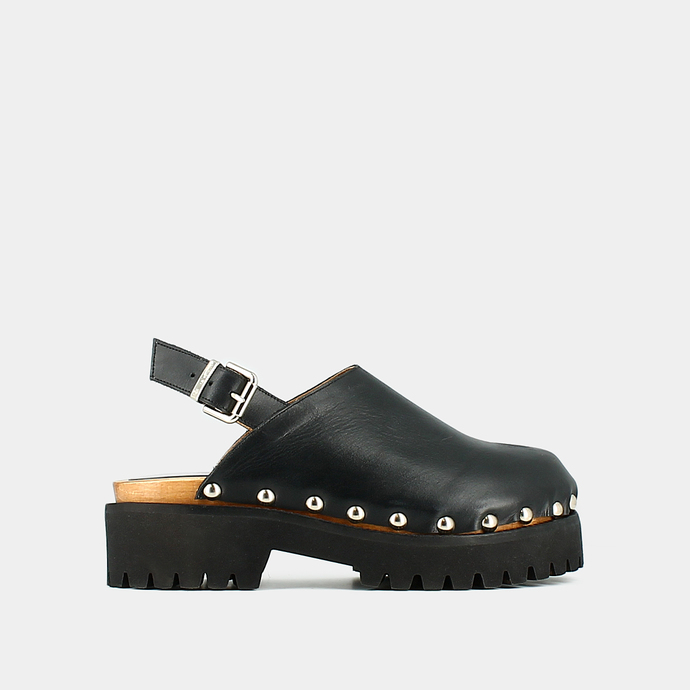 Mules à semelles crantées et clous  en cuir noir
