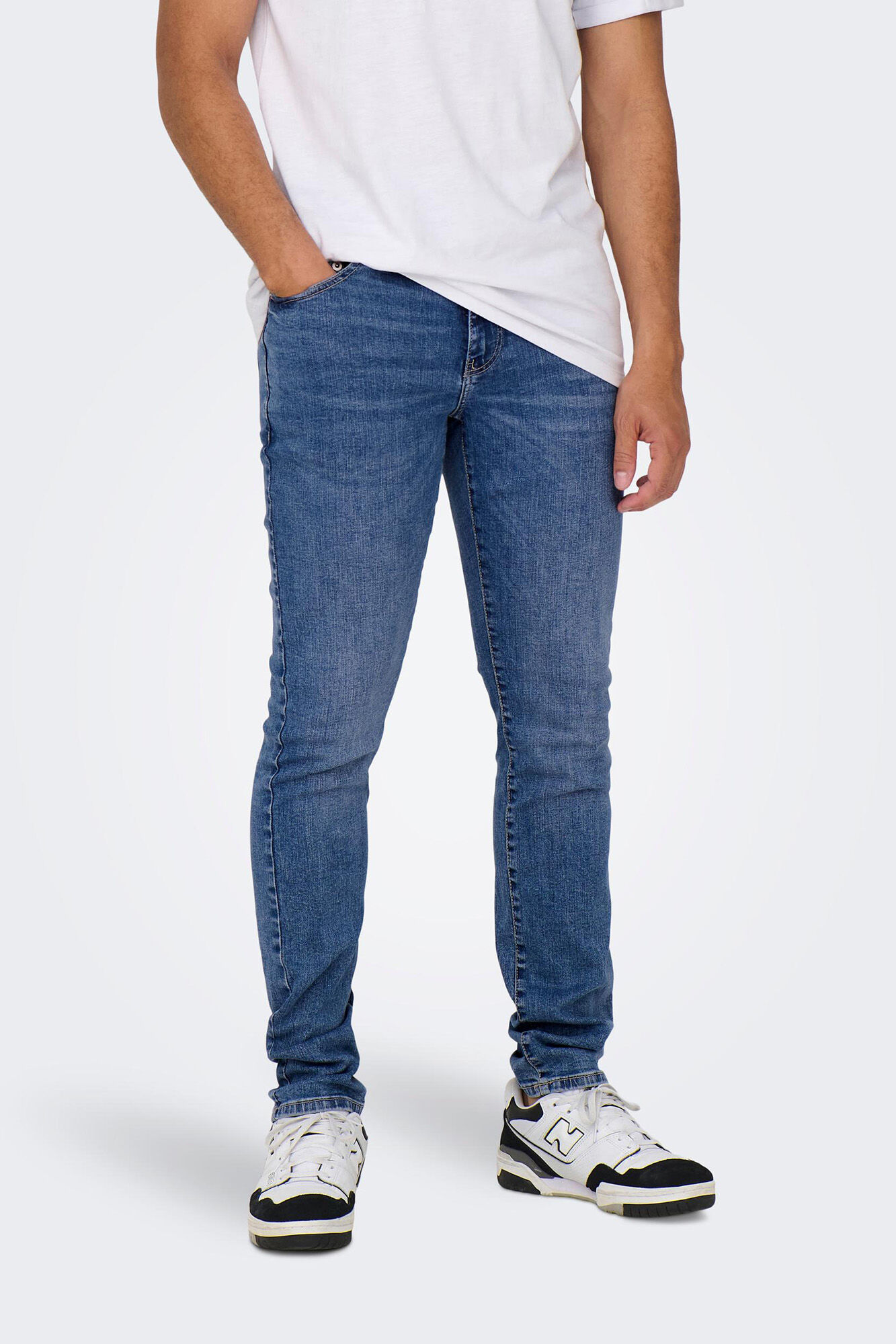 calça jeans de corte justo