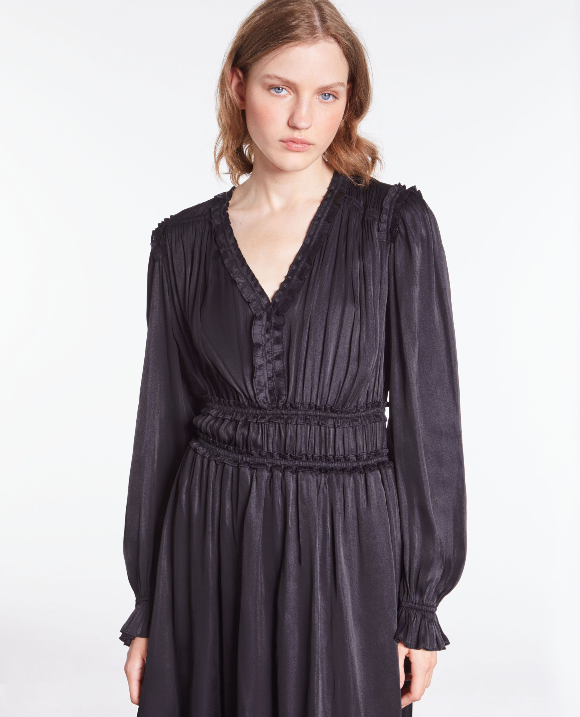 Robe longue noire avec fronces