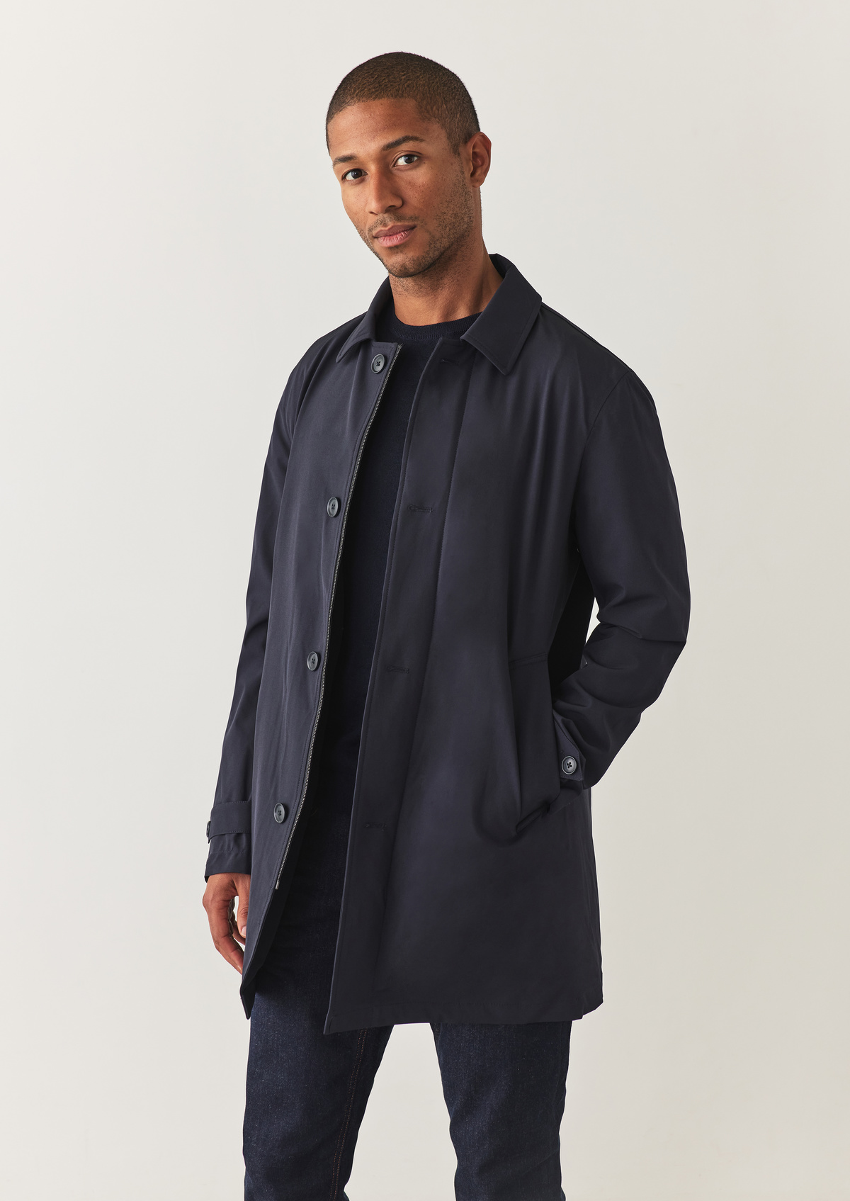 Trench droit de voyage uni bleu marine