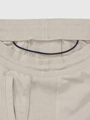 Shorts com logotipo tonal adaptável