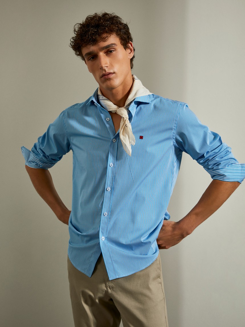 Camisa slim fit com padrão de quadrados