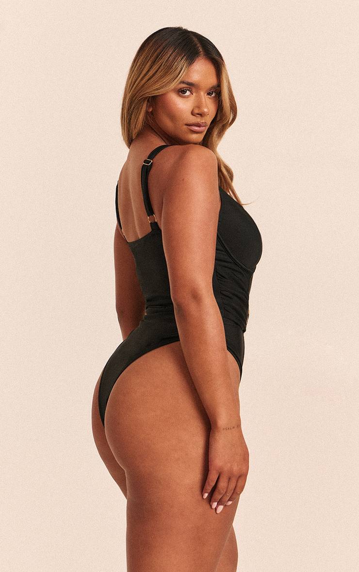 Noir Maillot De Bain Ceinturé Shape À Bonnets Armaturés Et Détail Doré Martelé