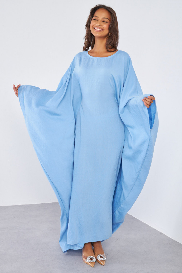 Robe longue bleue large manches chauve-souris