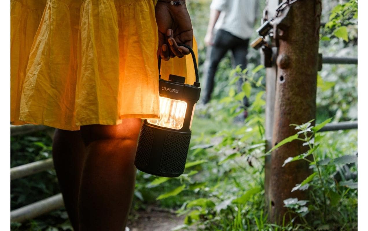 Radio Woodland Glow GrünPortabler Outdoor-Lautsprecher mit LED-Lampe