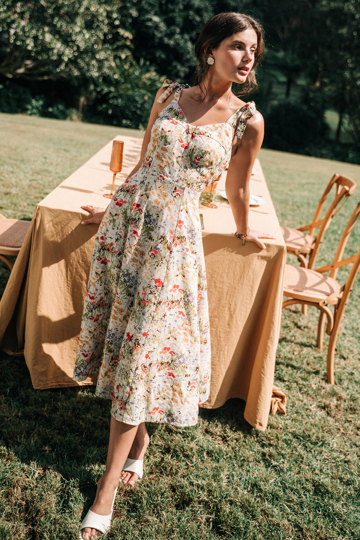Robe midi fleurie à nouer sur l'épaule avec col en cœur