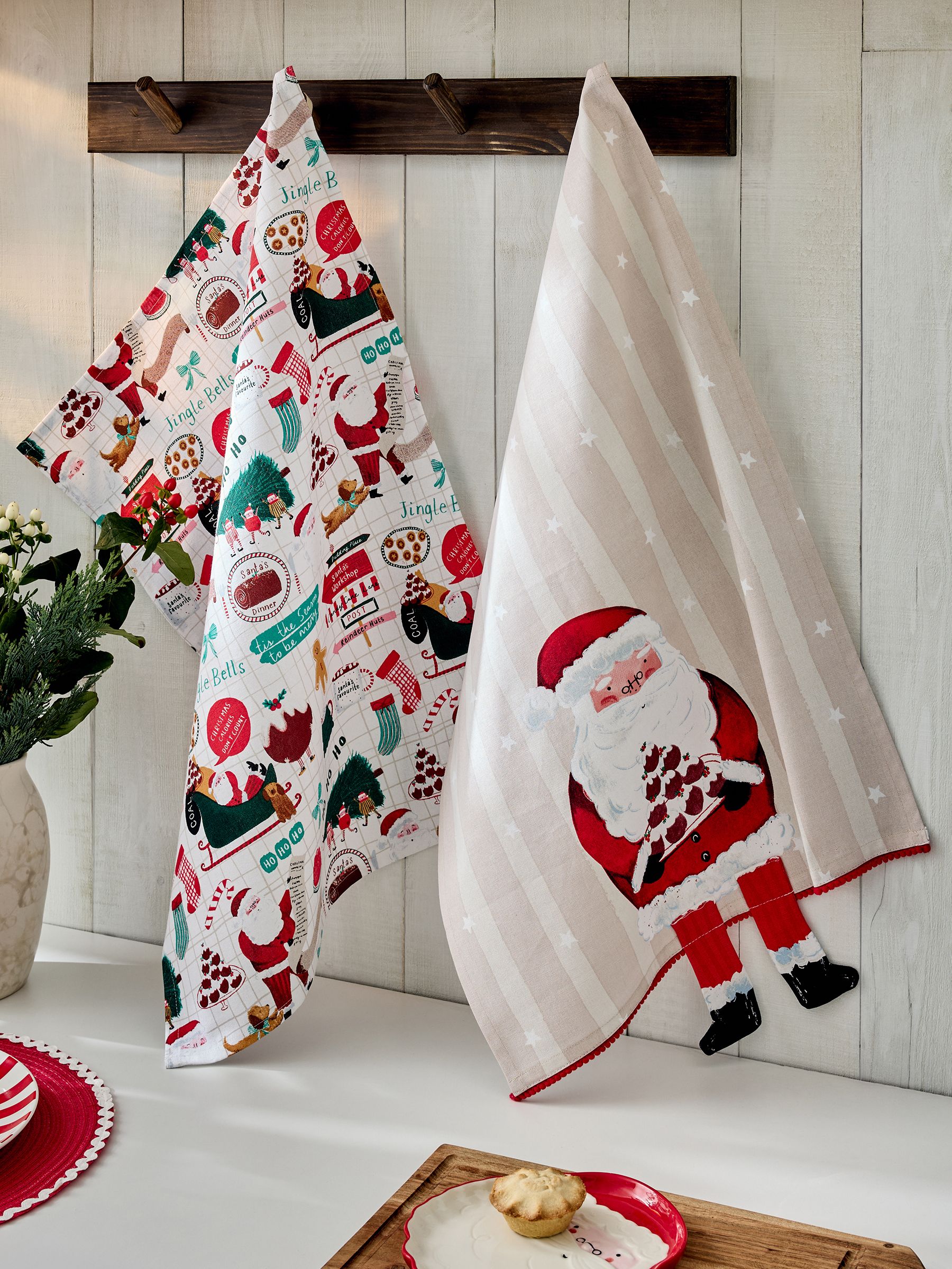 2 kersttheedoeken met kerstman