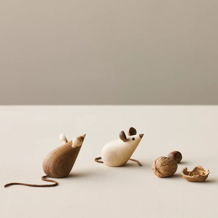 Lucie Kaas - Skjøde Hase Holzfigur small, Eiche geräuchert / Ahorn