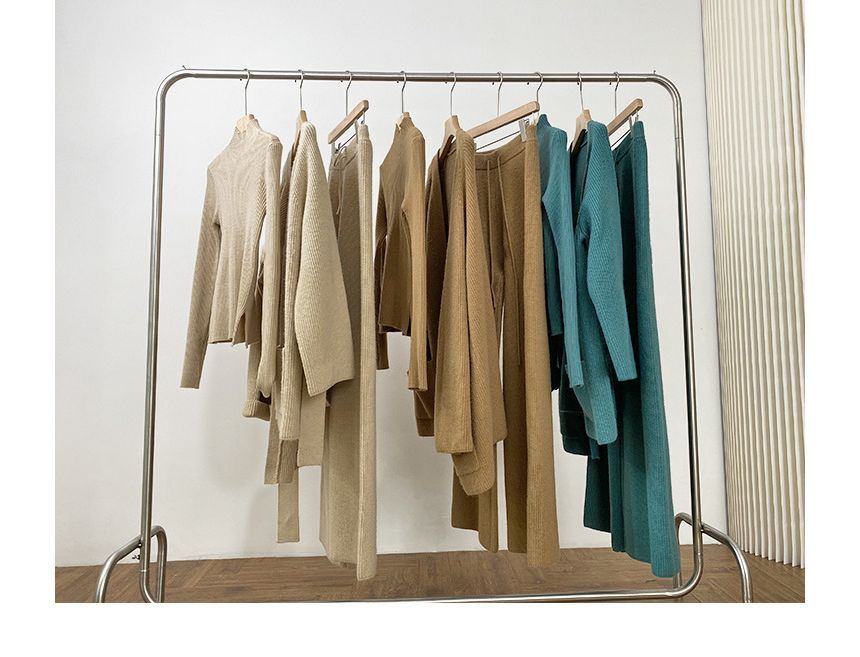 Rorah - Set: Top met lange mouwen en geribbelde hals, effen + vest met V-hals en strik aan de voorkant + broek met wijde pijpen en trekkoord in de taille