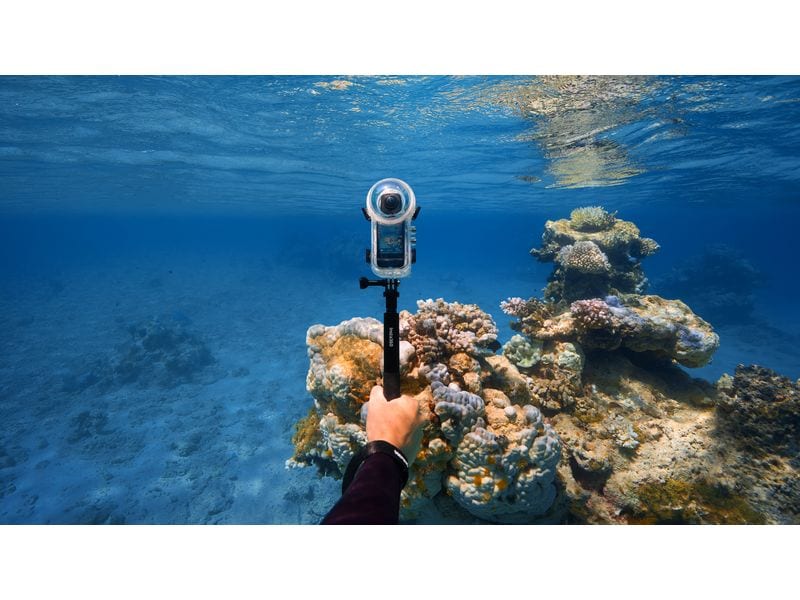 Insta360 360°-Videokamera One X4 Moto Kit 360° Videokamera mit 8K-Aufnahmefähigkeit und Zubehör