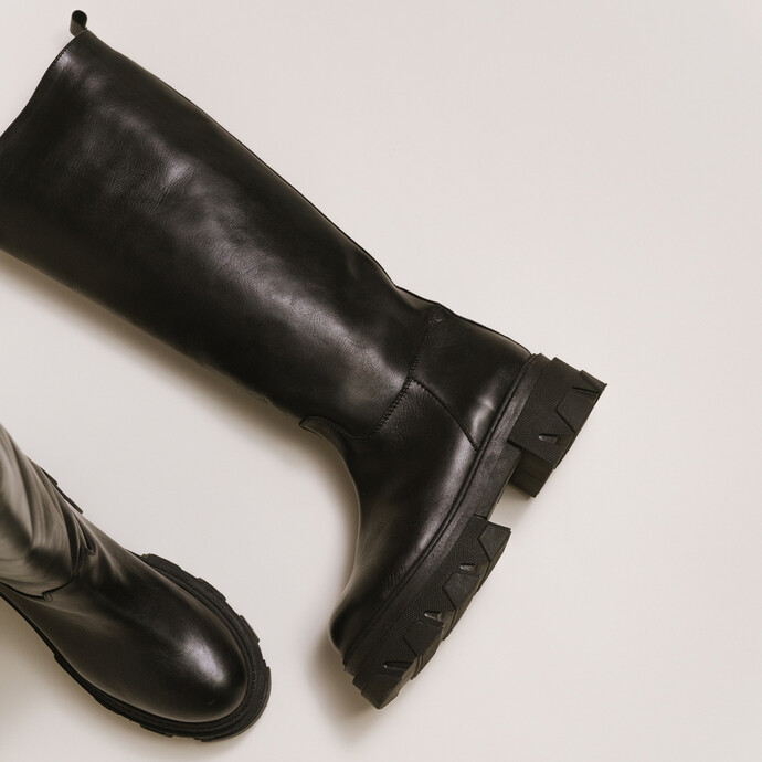 Bottes à semelles crantées  en cuir noir